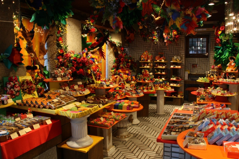 vitrine-LA MOTTE-min_candy_store_chocolate_shop_chocolate_switzerland-393515