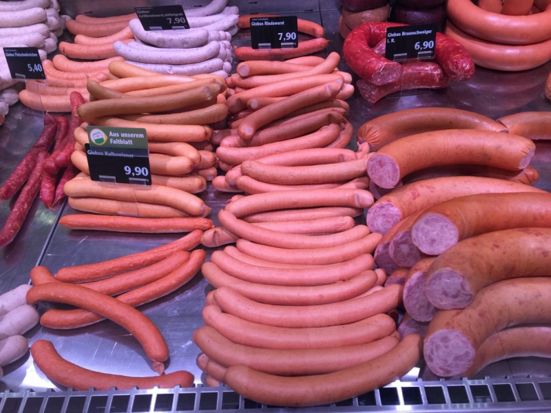 vitrine-LA MOTTE-min_sausages_meat_butchery-1069321